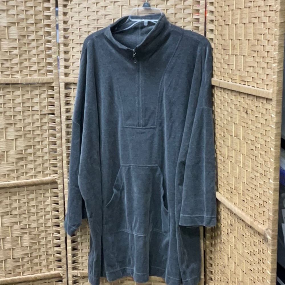 Bloomingdale's Women's Charcoal Gray Zip-Up Pullover